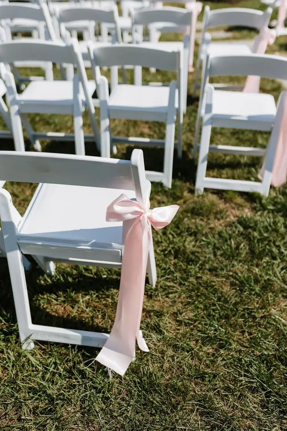 WHITE RESIN FOLDING CHAIR